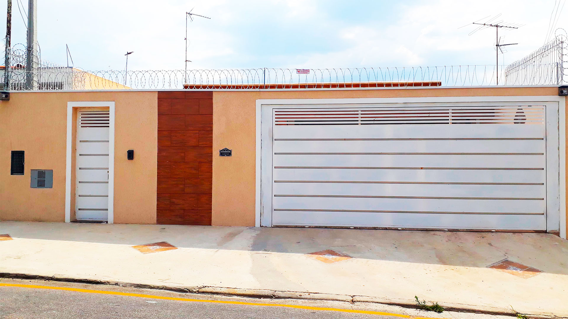 Estrutura metálica e portão personalizado